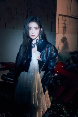 IRENE (ไอรีน) ผลิบานในฐานะศิลปินเดี่ยวอย่างงดงาม ด้วยมินิอัลบั้มชุดแรก 'Like A Flower' ยอดจำหน่ายวันแรกทะลุกว่า 2.5 แสนชุด และติดอันดับ 1 บนชาร์ต iTunes Top Albums กว่า 21 ภูมิภาคทั่วโลก